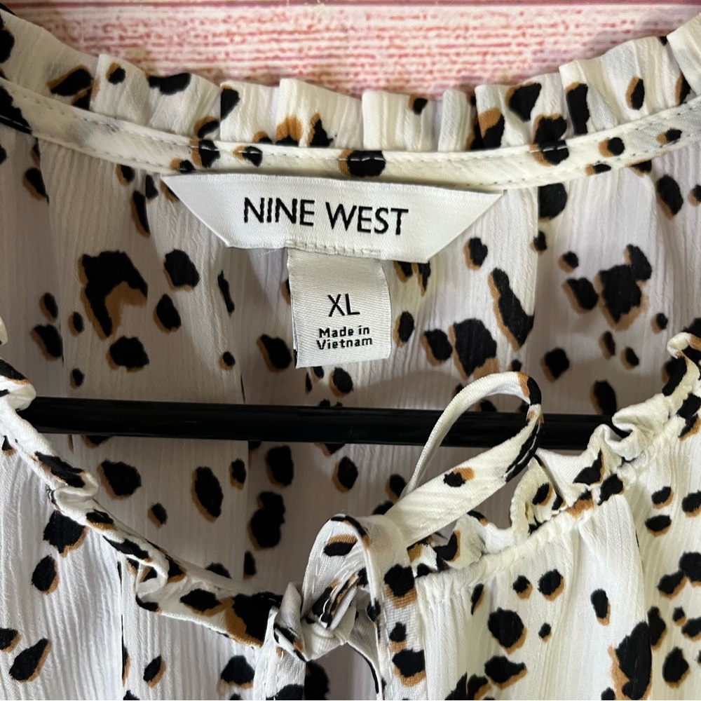 Nine West Animal Print Colors‎  Tie Front Ruffle Neck Blouse Size XL - Picture 2 of 7